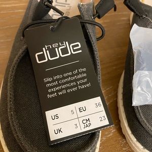 Women’s hey dudes size 5